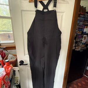 Duluth Trading Co Black Nylon overalls with Front Pocket Womens L x 31